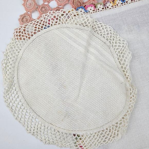 Vintage lot 5 linens runner doilies crochet trimming - Picture 3 of 5